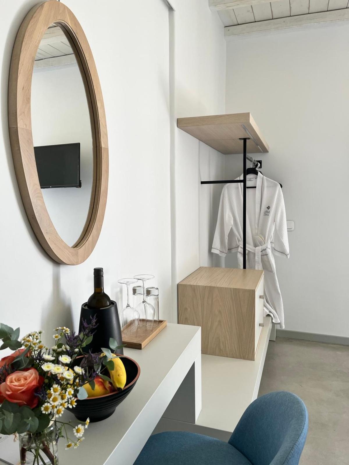 Lithos Luxury Suites Tínos Eksteriør billede